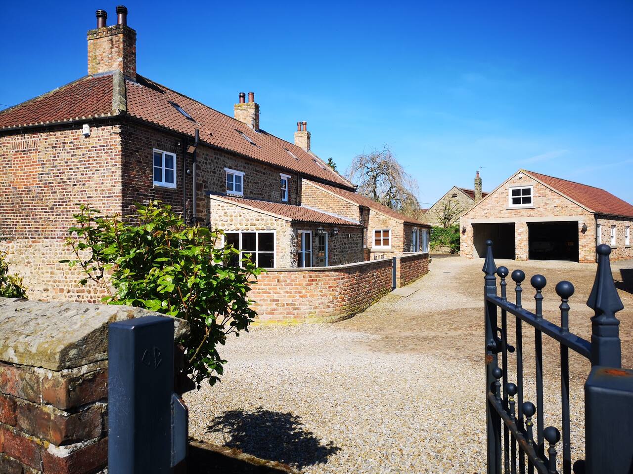 Grange Farm Lodge and its North Yorkshire surroundings — photograph 13